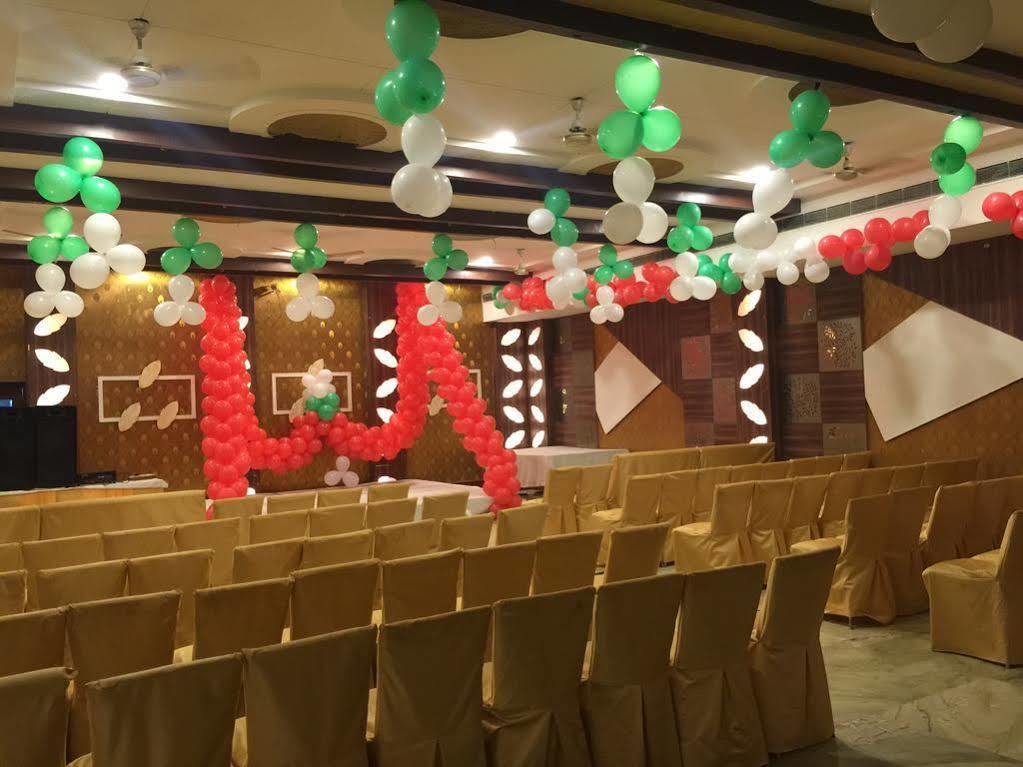 Sheel Gopal Vision Hotel Матура Екстериор снимка