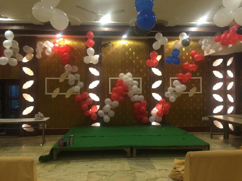Sheel Gopal Vision Hotel Матура Екстериор снимка