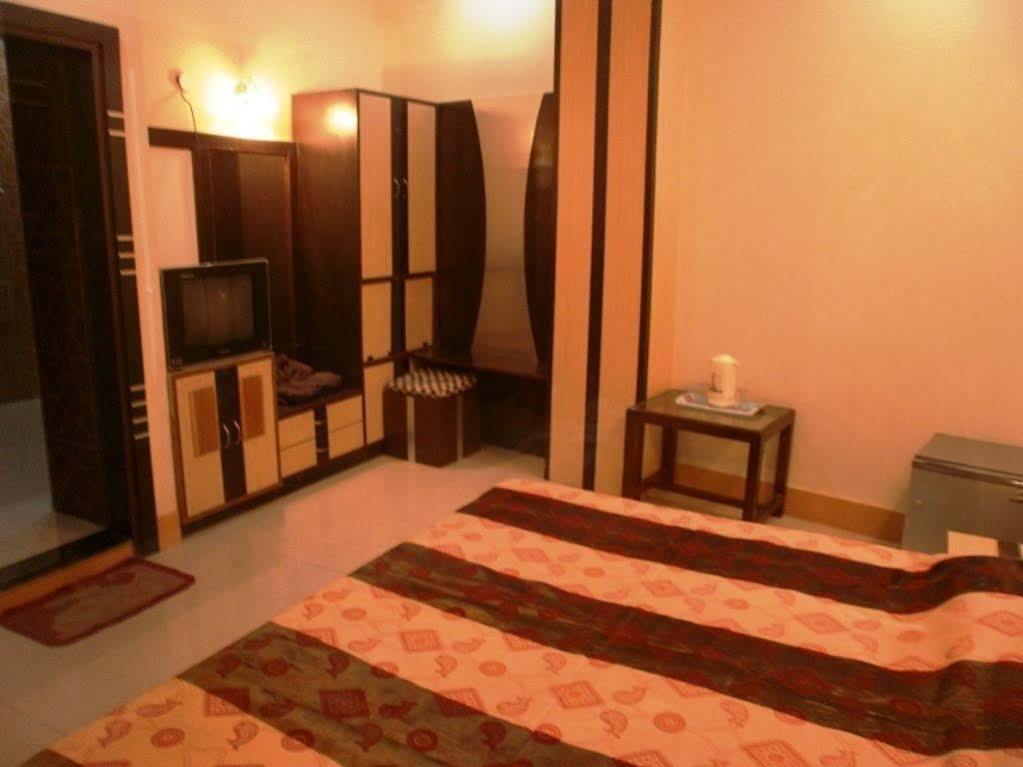 Sheel Gopal Vision Hotel Матура Екстериор снимка