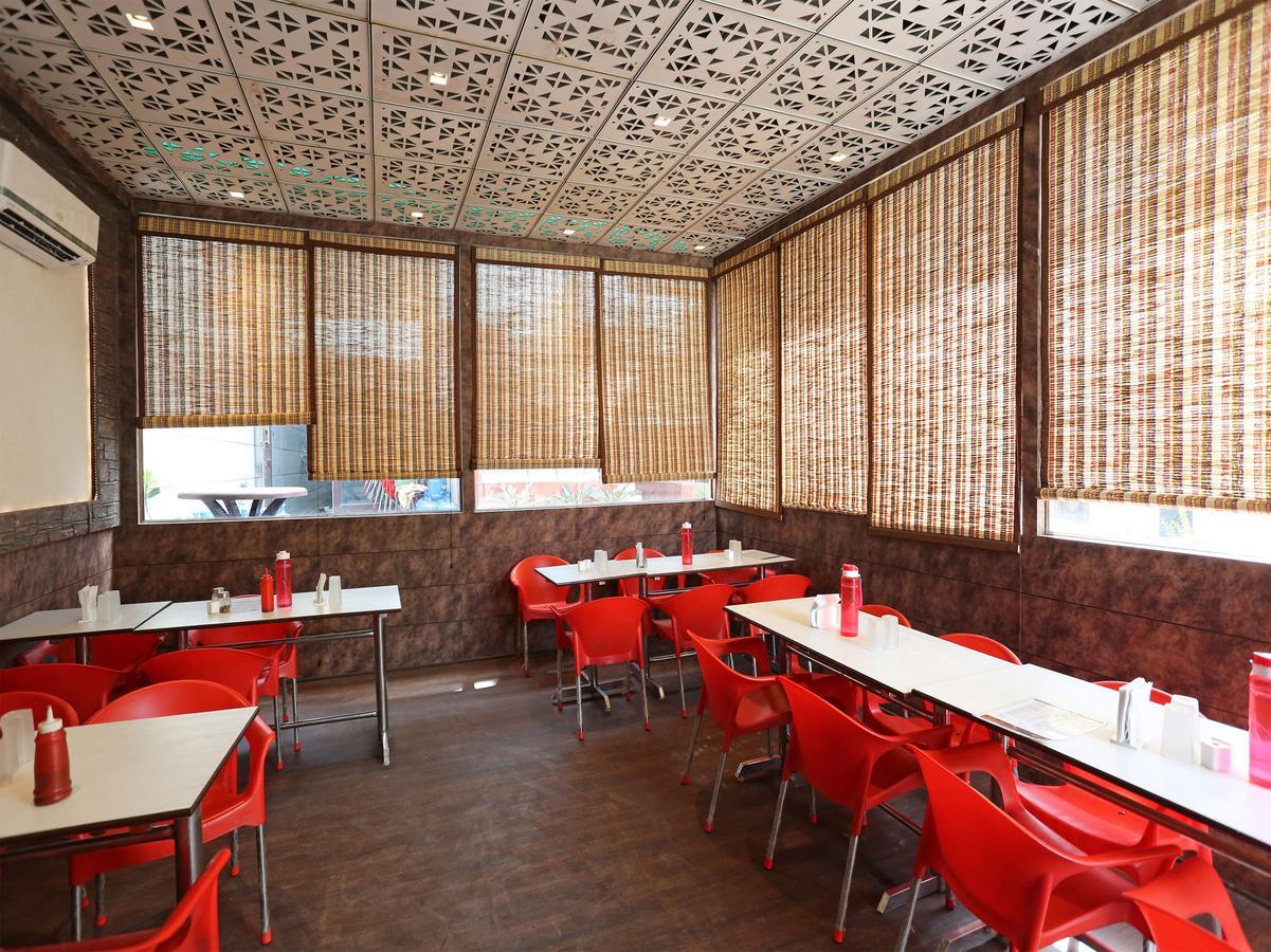 Sheel Gopal Vision Hotel Матура Екстериор снимка