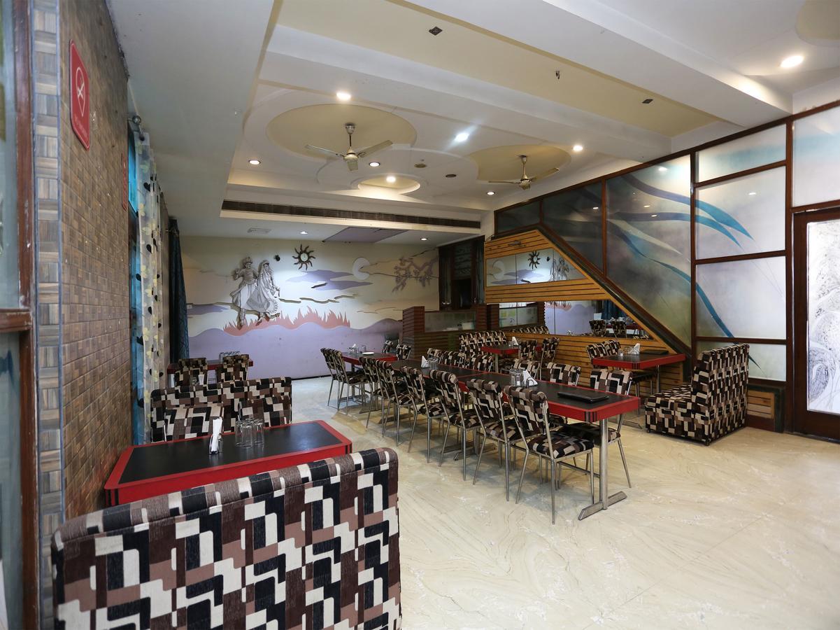 Sheel Gopal Vision Hotel Матура Екстериор снимка