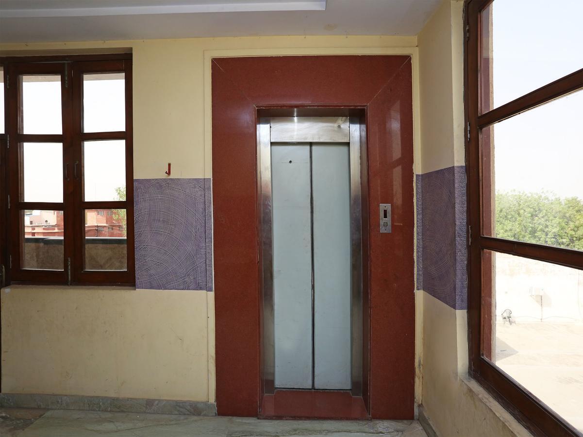Sheel Gopal Vision Hotel Матура Екстериор снимка
