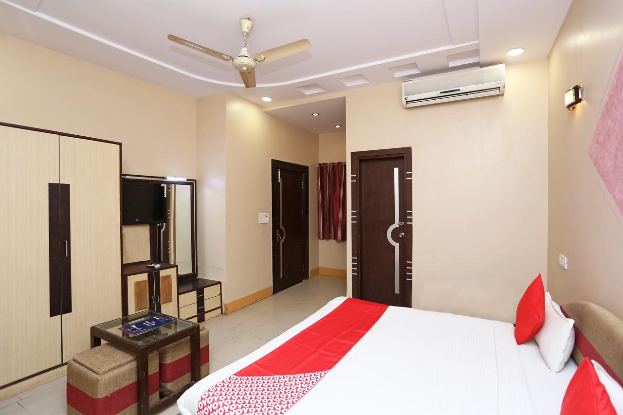 Sheel Gopal Vision Hotel Матура Екстериор снимка