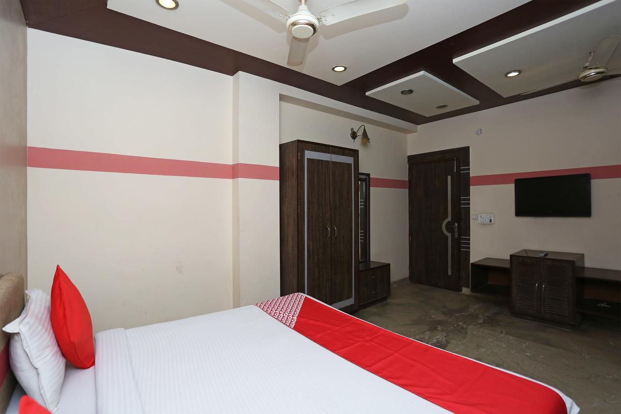 Sheel Gopal Vision Hotel Матура Екстериор снимка