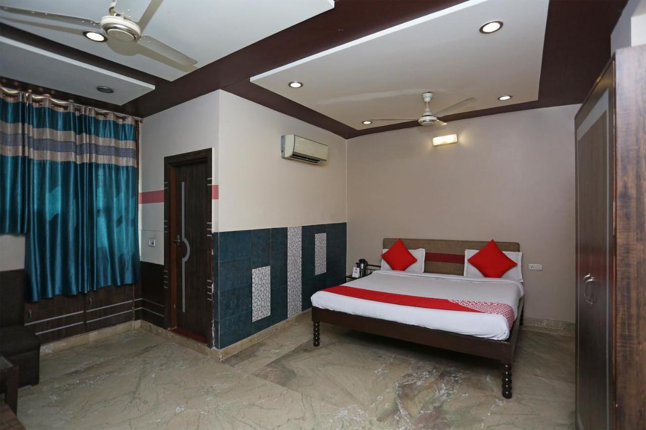 Sheel Gopal Vision Hotel Матура Екстериор снимка