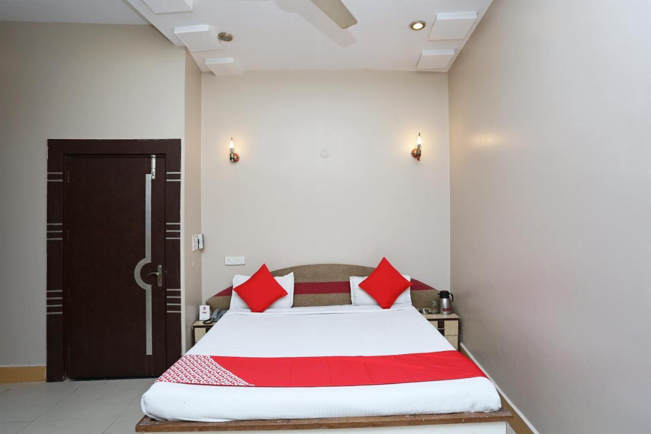Sheel Gopal Vision Hotel Матура Екстериор снимка