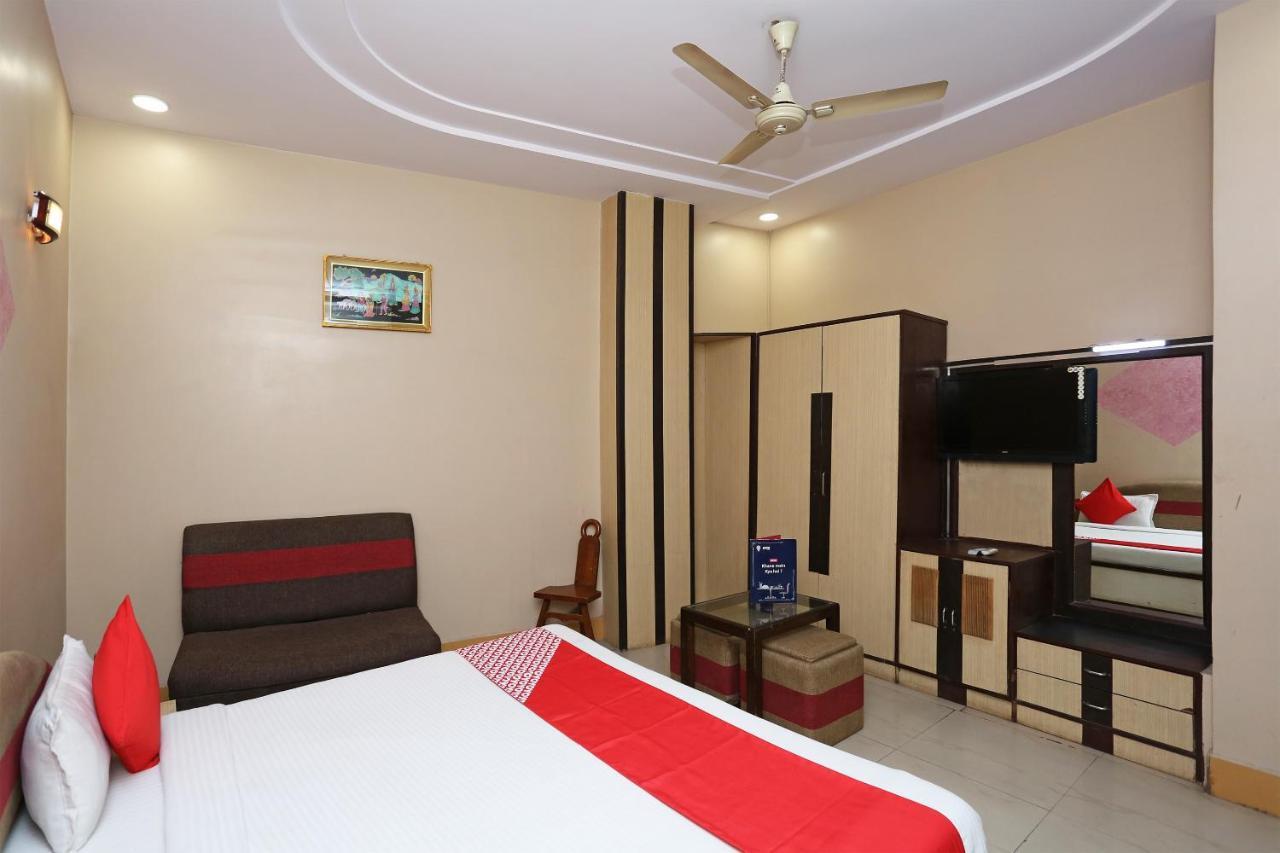 Sheel Gopal Vision Hotel Матура Екстериор снимка
