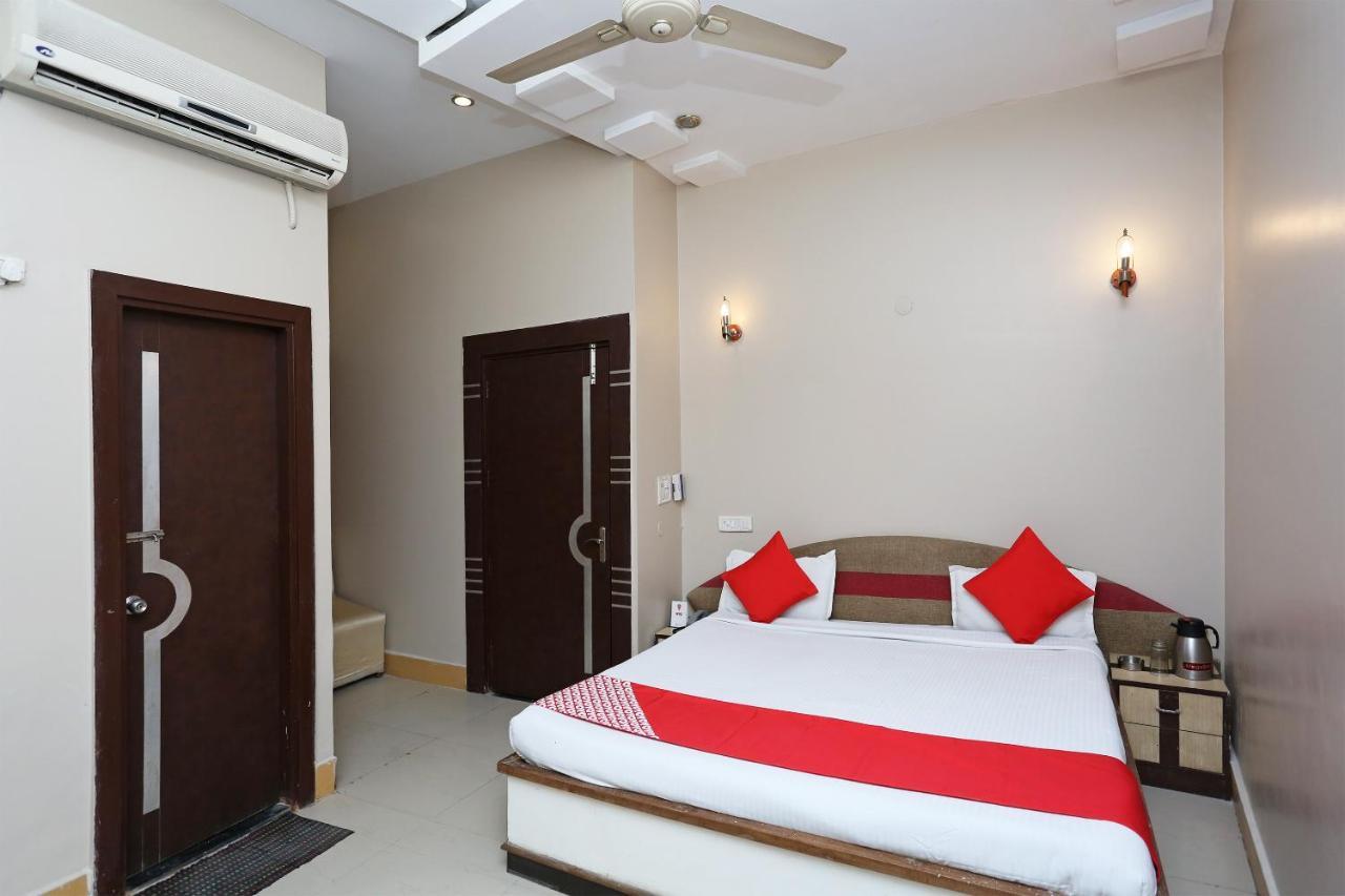Sheel Gopal Vision Hotel Матура Екстериор снимка