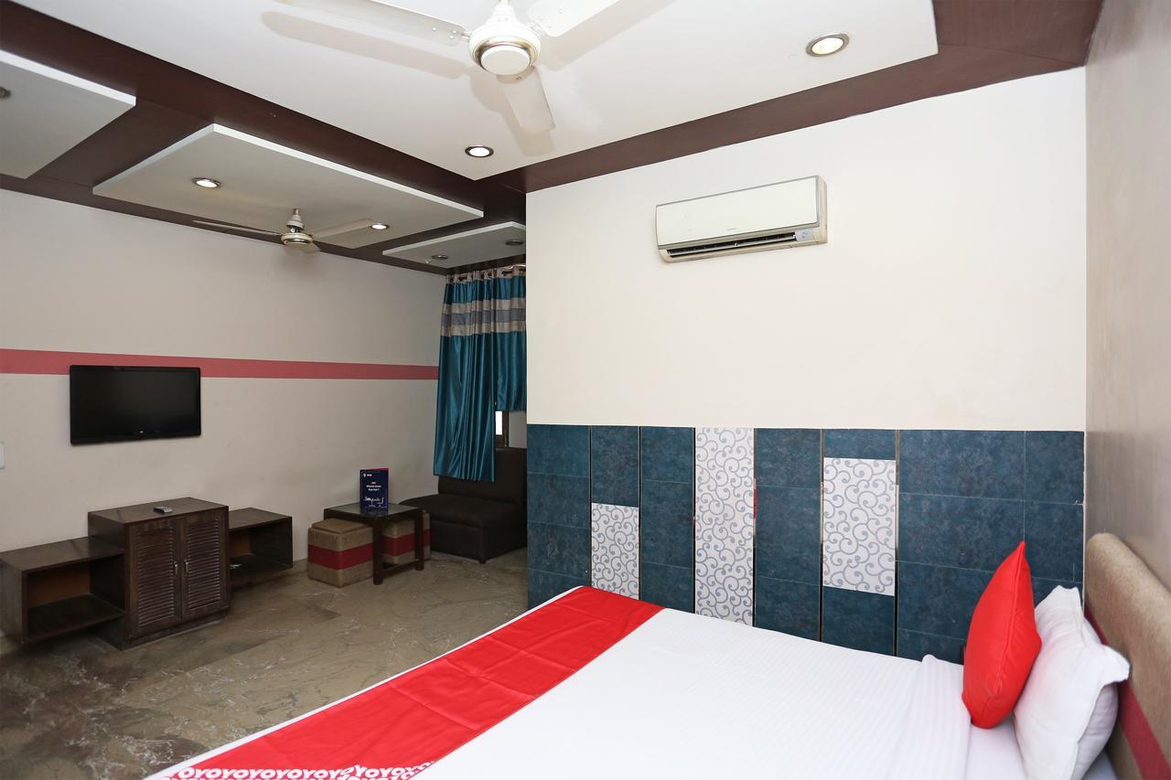 Sheel Gopal Vision Hotel Матура Екстериор снимка