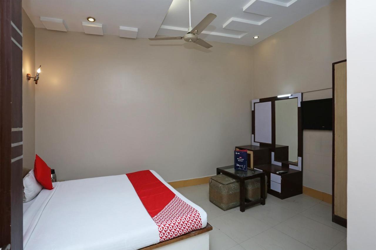 Sheel Gopal Vision Hotel Матура Екстериор снимка