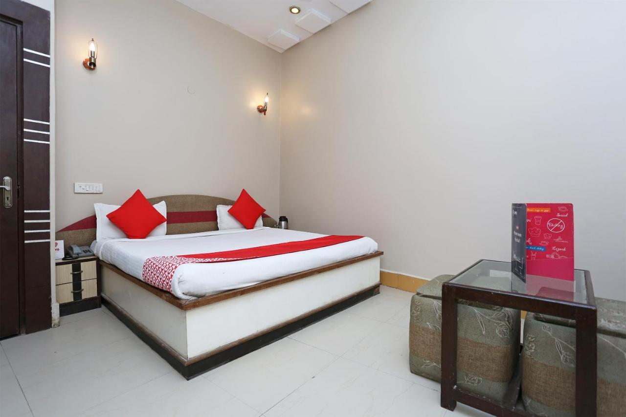 Sheel Gopal Vision Hotel Матура Екстериор снимка