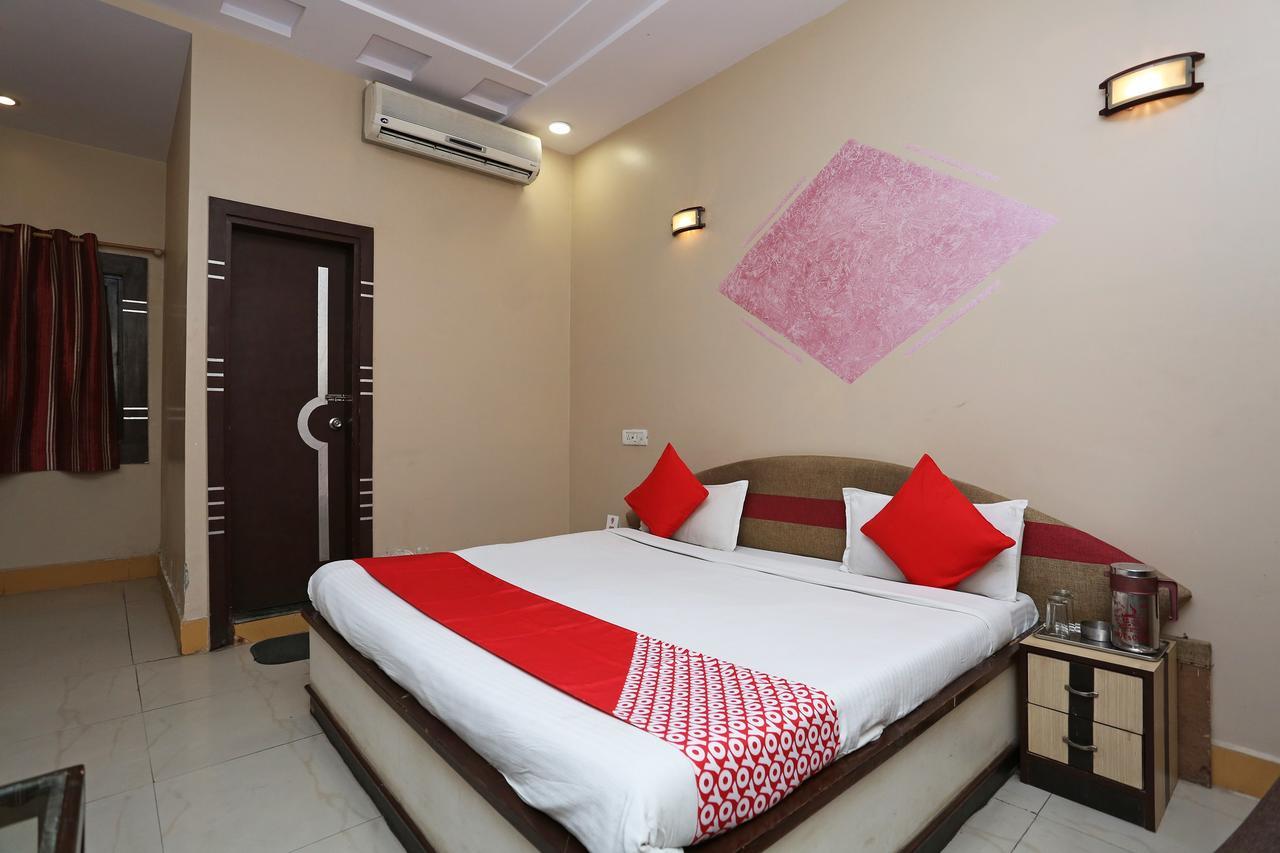 Sheel Gopal Vision Hotel Матура Екстериор снимка