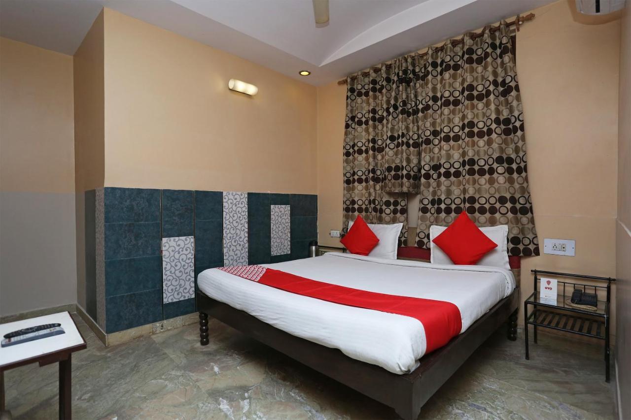 Sheel Gopal Vision Hotel Матура Екстериор снимка